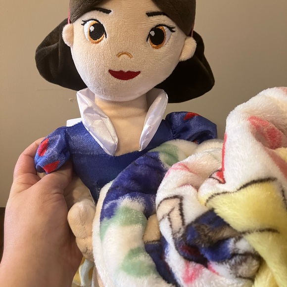 Disney Snow White Plush Doll and Blanket Set, NWT - Picture 4 of 7